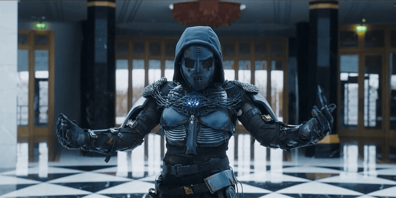 Том Фелтон в экзоскелете: вышел трейлер научно-фантастического боевика «Альтер»